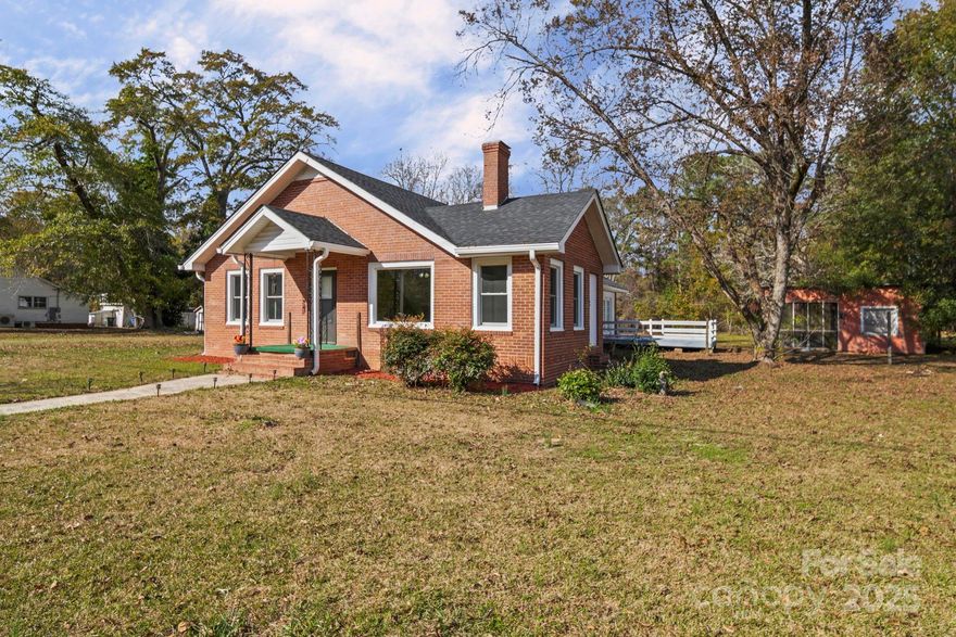 *GREAT LOCATION! NO CITY TAXES!** This freshly remodeled home features a new roof, new carpet, and new kitchen floors. The bathroom has been updated, and it comes with brand new appliances. 

The property includes a large pantry, a spacious kitchen, and a family room. There is also a detached two-car garage and an additional building for storage. 

Set on a large lot, this home offers plenty of room to play and enjoy outdoor activities.

Back on market, no fault of the seller.
 Home Inspection available upon request.