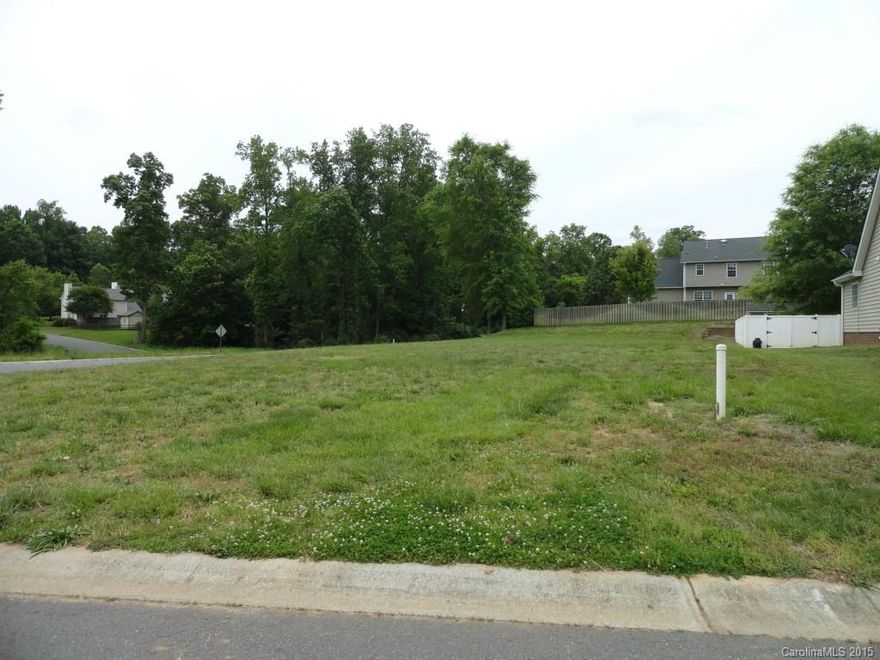 Flat corner lot in Ashley Park subdivision in Rock Hill.  Convenient location close to hospital, shopping, restaurants, I/77.  All info deemed to be accurate.  Buyer's agent responsible for verifying anything important to buyer.
