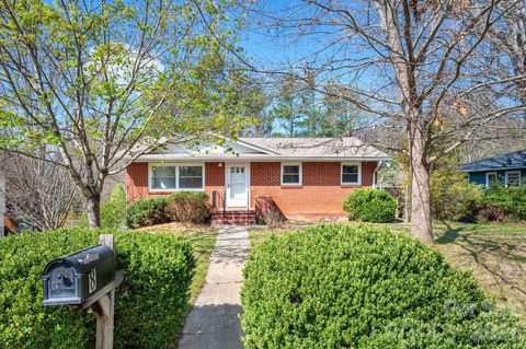 Photo of 8 N Pershing Road, Asheville, NC 28805 (MLS # 4364991)