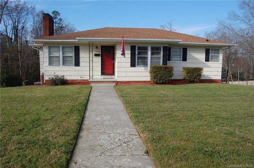 Perfect starter home or retirement home! New Roof, New gas furnace and AC, and newly remodeled bathroom. Huge master bath with a garden tub and separate shower. Full Basement with lots of storage and a large fenced yard!