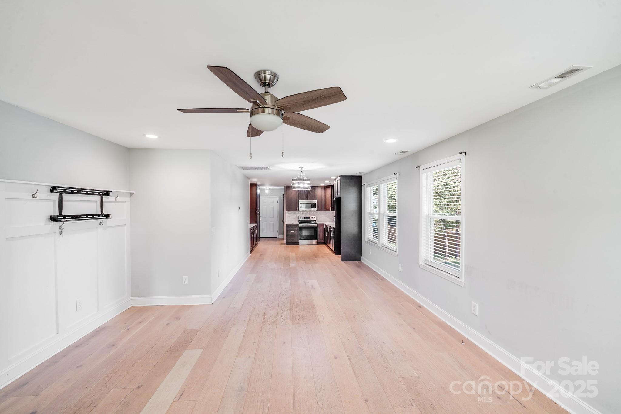 114 W Lee Avenue