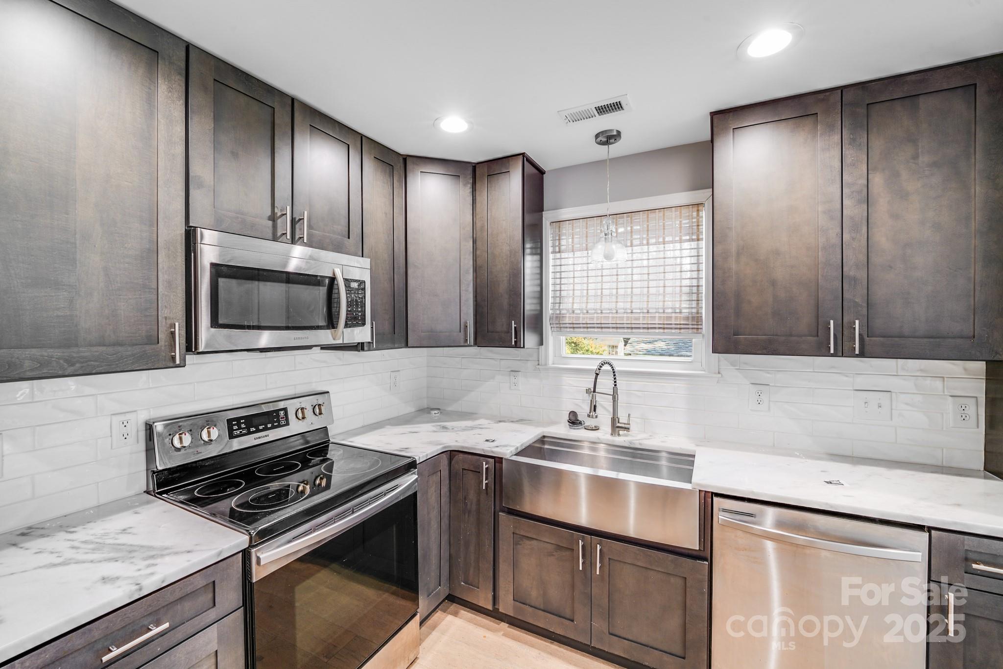 114 W Lee Avenue