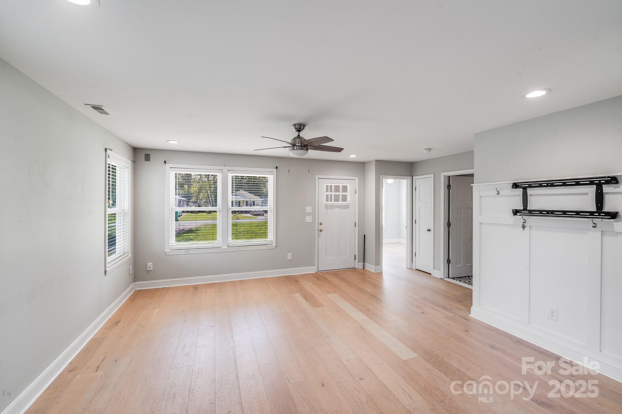 114 W Lee Avenue