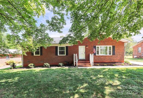 704 Kingman Drive Charlotte NC 28217