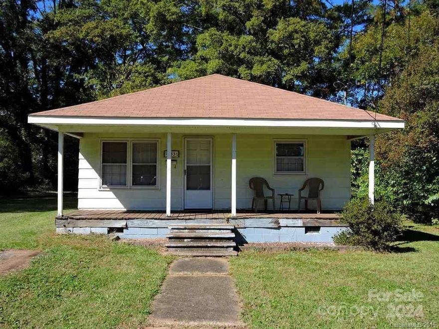 Great investor property in Rock Hill. Home needs lots of work. Could be great rental with income. Please call listing agent with questions