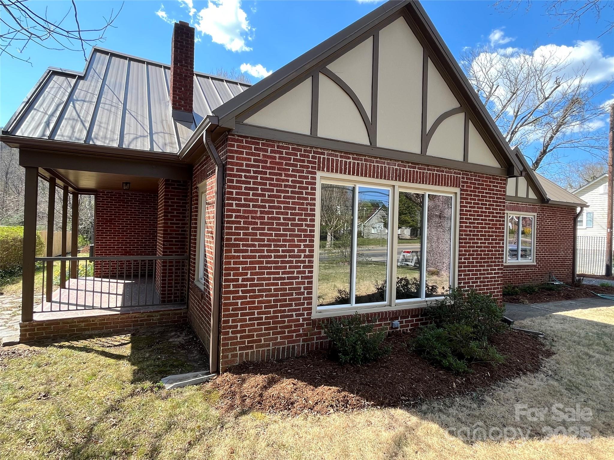 634 Rutherford Road S