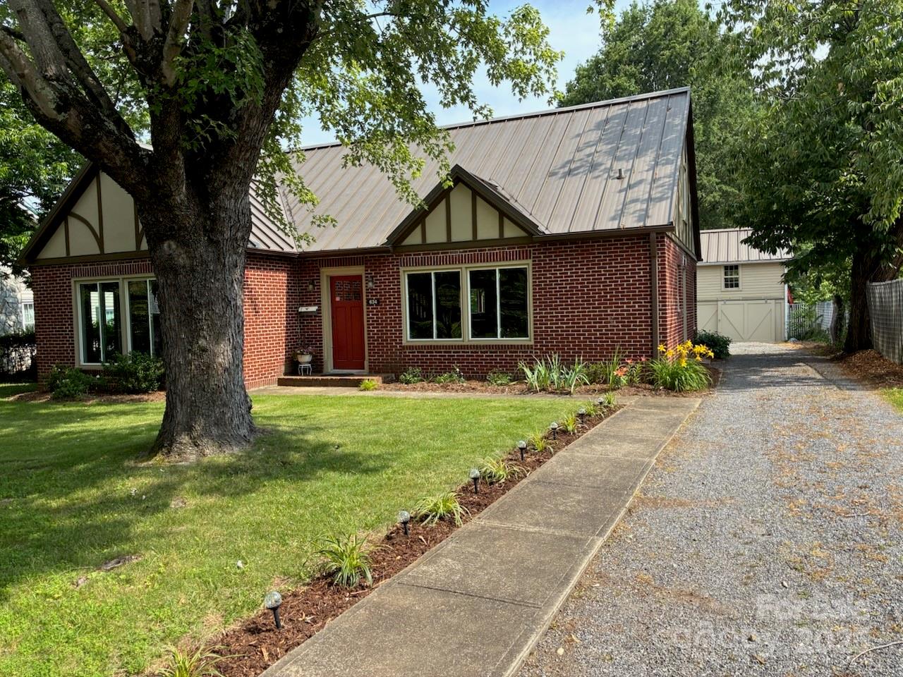 634 Rutherford Road S