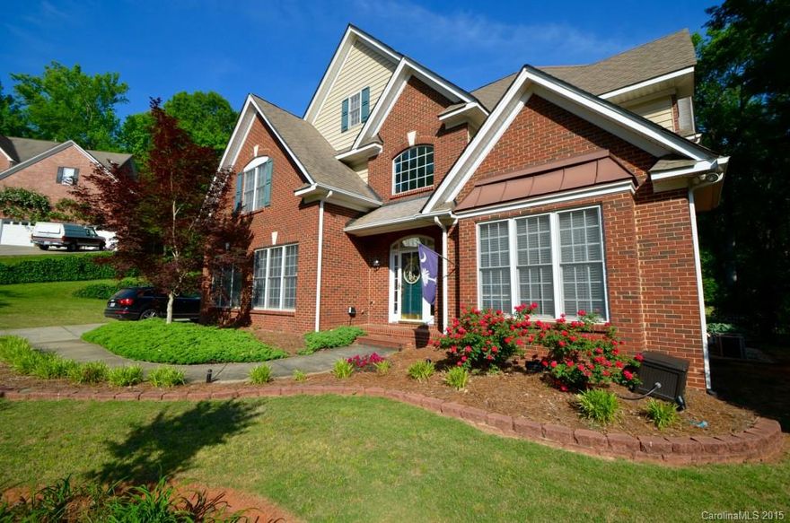 Well maintained home built on a cul-de-sac golf course lot in Regent Park! Beautiful sunroom and outdoor living space overlook the 9th fairway of the golf course. Updated kitchen with stainless steel appliance and granite countertops. Hardwoods throughout the main level of the house. Large master suite and bathroom with granite countertops and tile shower.  Media room located on the 2nd floor. A must see in Regent Park with desired Fort Mill schools!