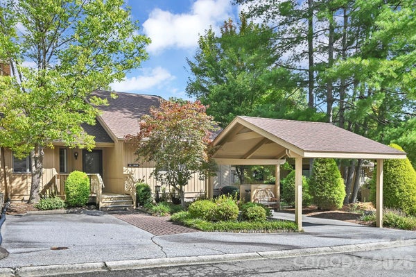 901 RED OAK DR, HENDERSONVILLE, NC 28791 - Image 61e98d690dfa206ef0bc2ad4e958c1db/2191185240