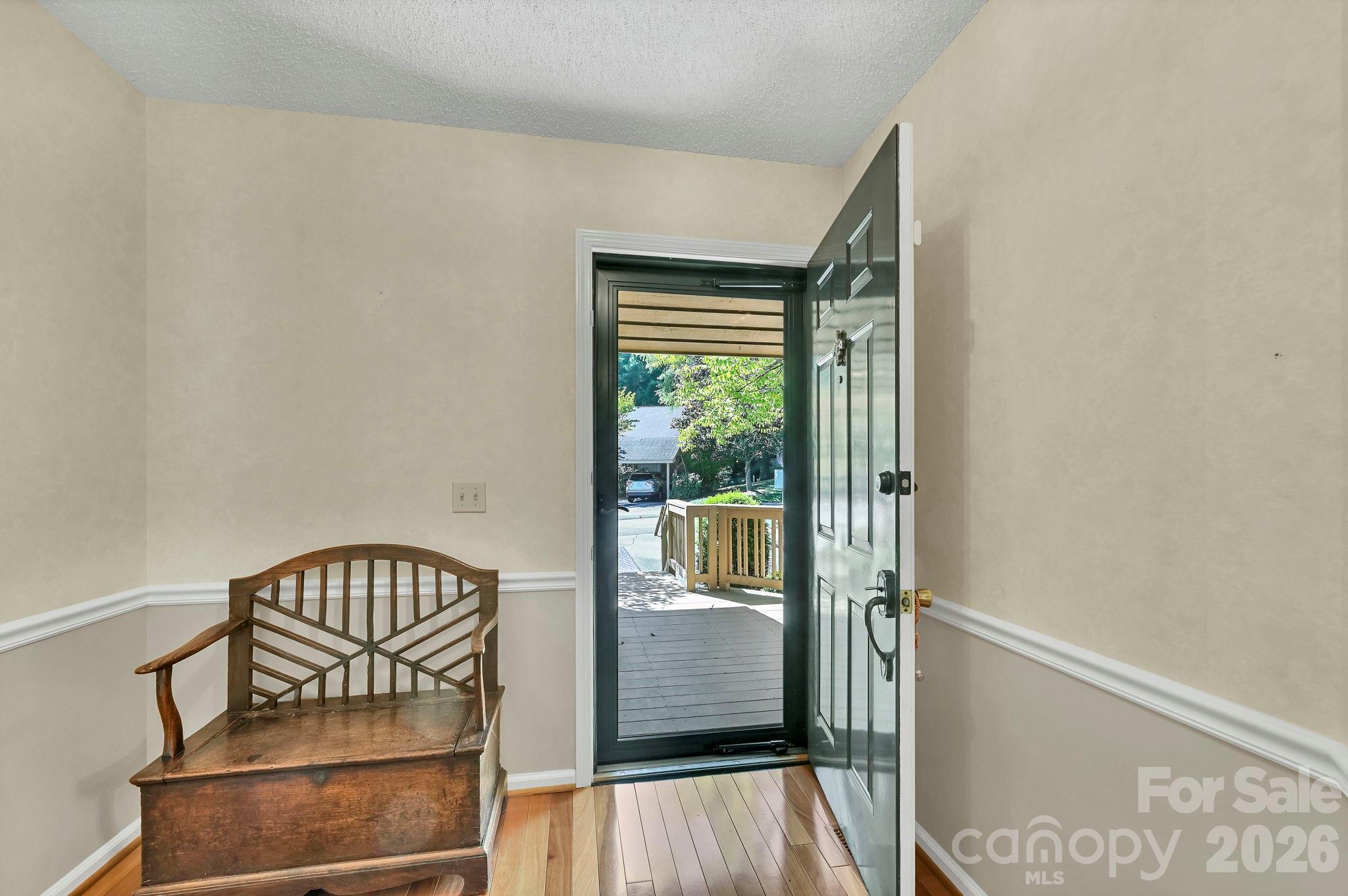 901 Red Oak Drive