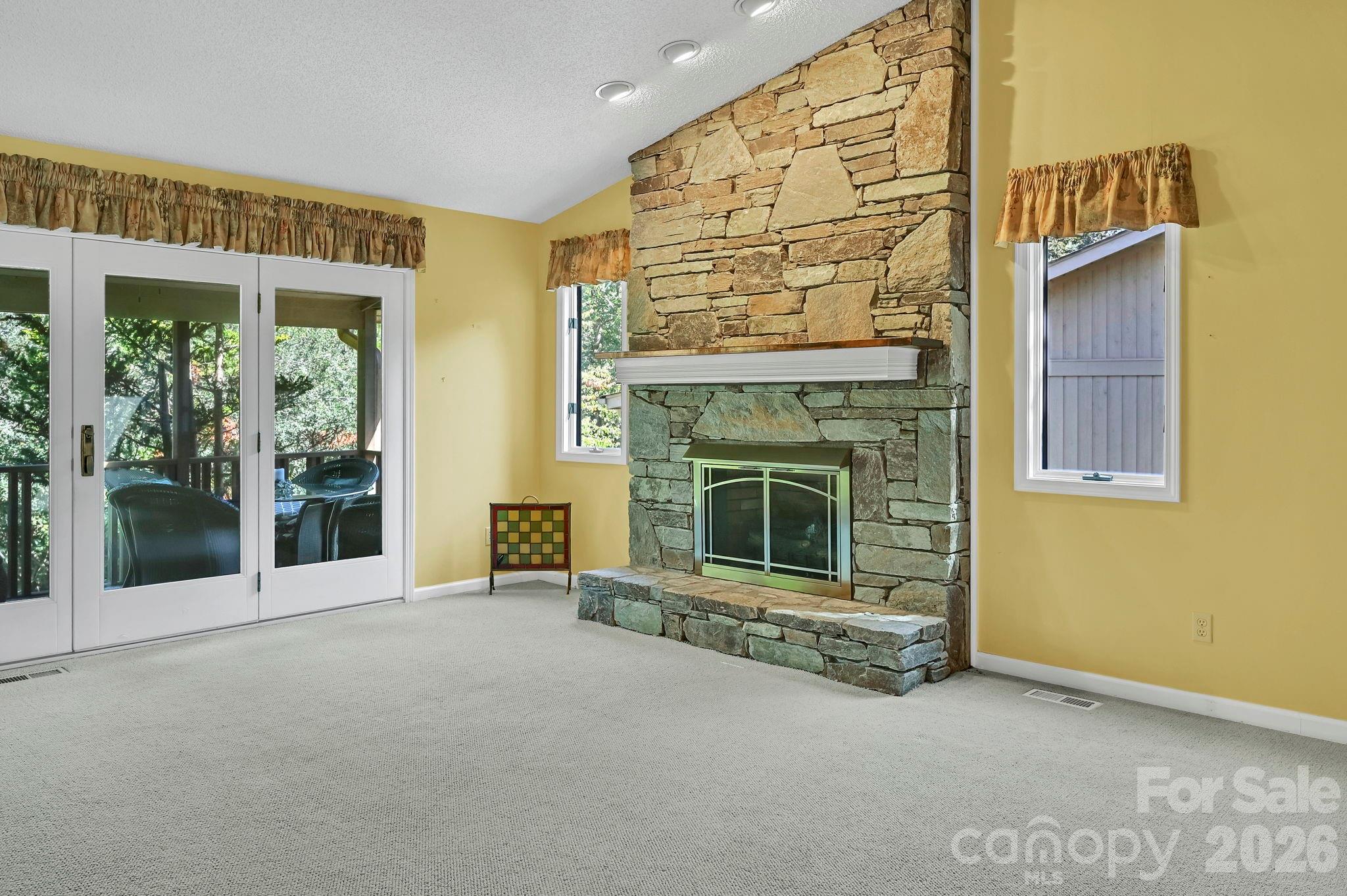 901 Red Oak Drive
