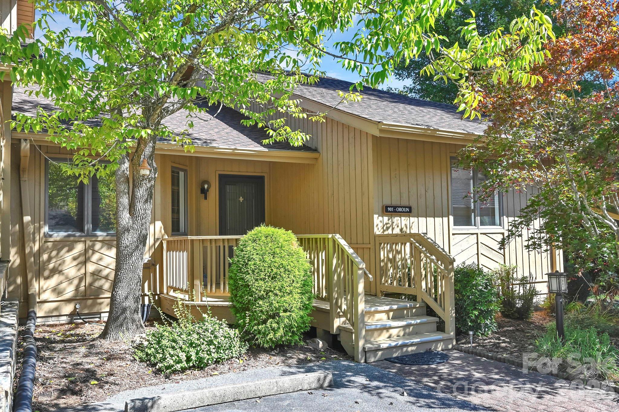 901 Red Oak Drive