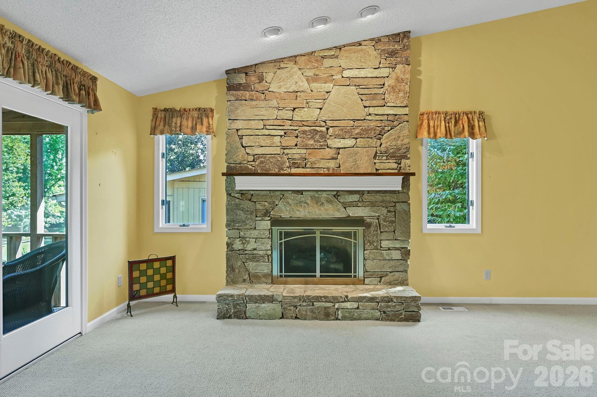 901 Red Oak Drive