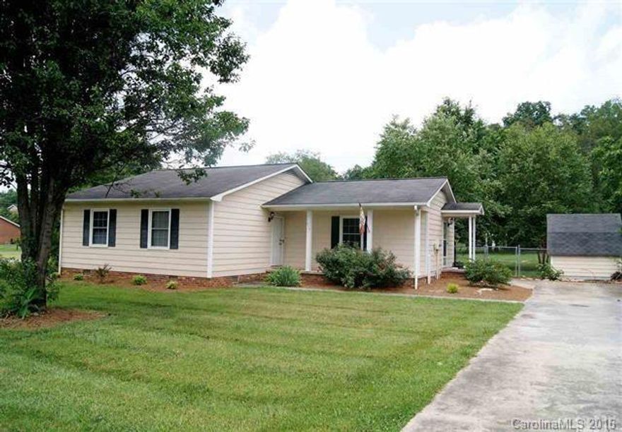 Perfect starter home with 3 bedrooms and Jack n Jill bath. This adorable home is conveniently located in Lower Creek within walking distance of the Greenway. Kitchen features plenty of cabinet space and eat in bar. House has beautiful hardwoods through out. Wonderful out door space with deck and large, level, fenced in backyard and storage buildings. Call for a showing today!