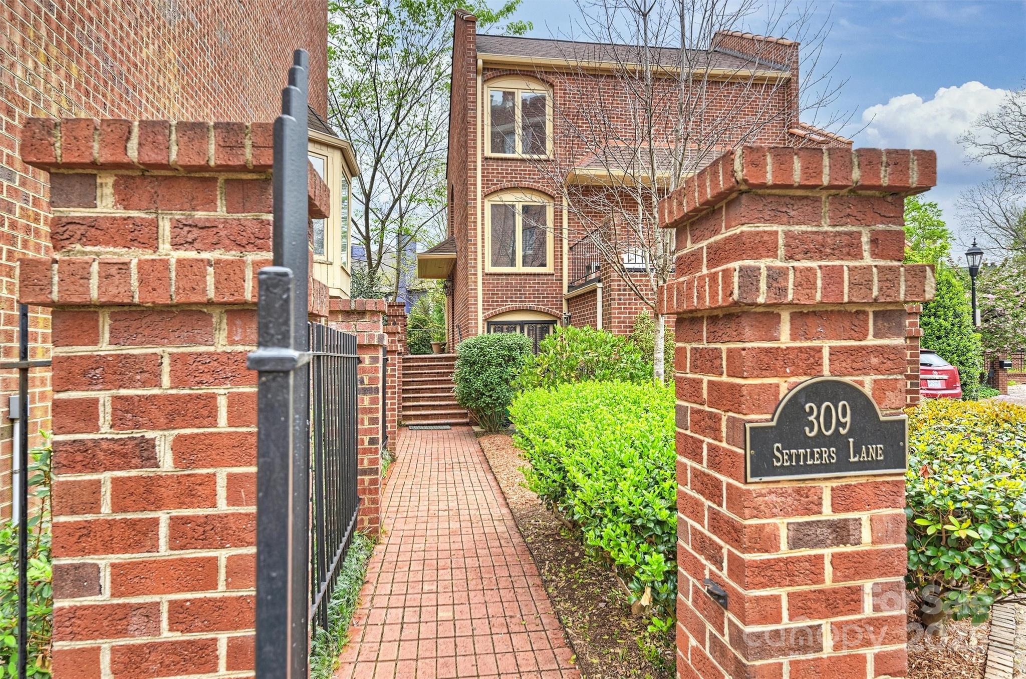 309 Settlers Lane