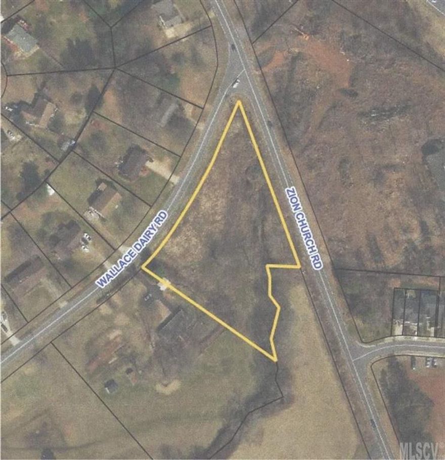 Nice level building tract. Creek runs along back property line.