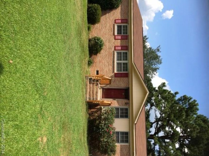 GREAT FIRST HOME!! FRESH PAINT, 6 CEILING FANS, NEW VAPOR BARRIER. LOTS OF NEW PLUMBING,NEW WELL, NEW A/C WINDOW UNITS, HARDWOOD FLOORS. ON 1+/- ACRE - NICE!!!