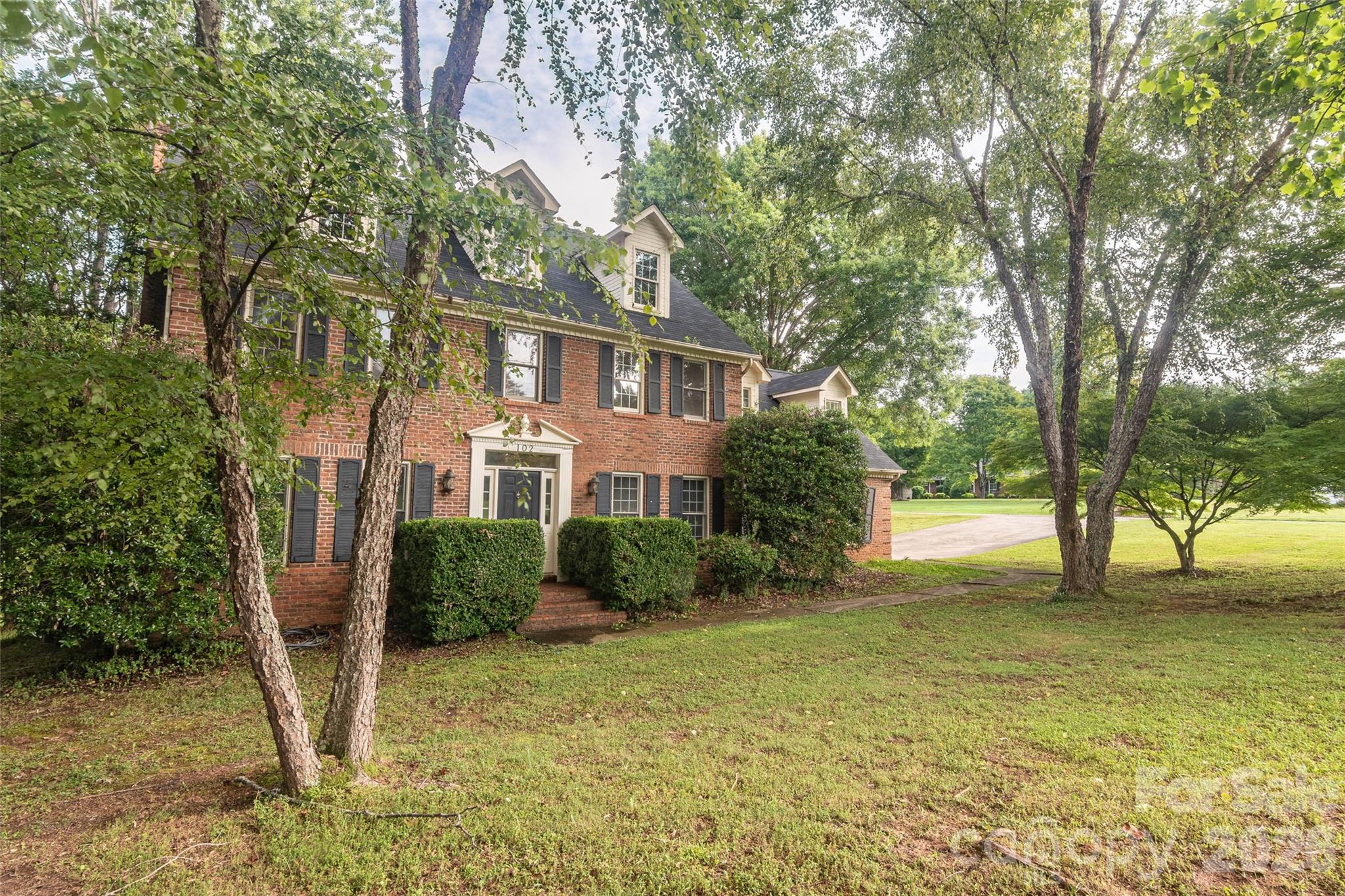 102 Ridgeview Drive