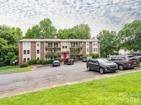 Photo of 9630 Old Gate Drive, Matthews, NC 28105 (MLS # 4385164)