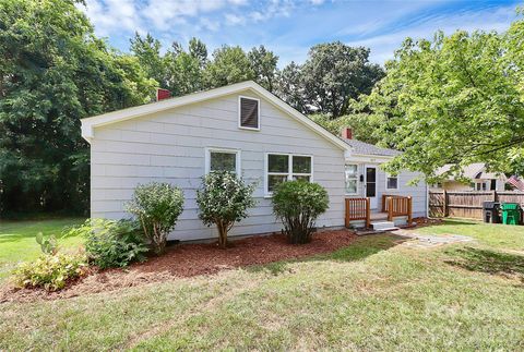 Photo of 1825 Academy Street, Charlotte, NC 28205 (MLS # 4343284)