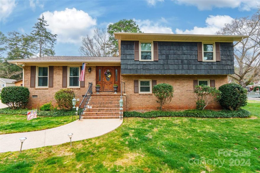 Step into this charming 4 bedroom, 2 bathroom tri-level home through the front entry hall where you will be greeted by hardwood floors that adorn the main living areas.  The kitchen boasts stone floors, tons of cabinet space, a tile backsplash, and granite countertops.  Relax in the cozy living room featuring a gas log fireplace and built-in shelving.  The primary bedroom as well as a convenient Jack & Jill bathroom with the dual sinks can be found on the upper level.  Outside, the fenced backyard is a haven with a back deck, patio, inground pool and mature trees.  Beautiful azaleas can also be found on the property.  A detached garage and ample driveway parking add convenience.  A noteworthy feature includes the installation of all new windows in 2018, ensuring improved energy efficiency and aesthetic appeal. Situated in a desirable Rock Hill location near dining and shopping amenities, this home offers both comfort and convenience.