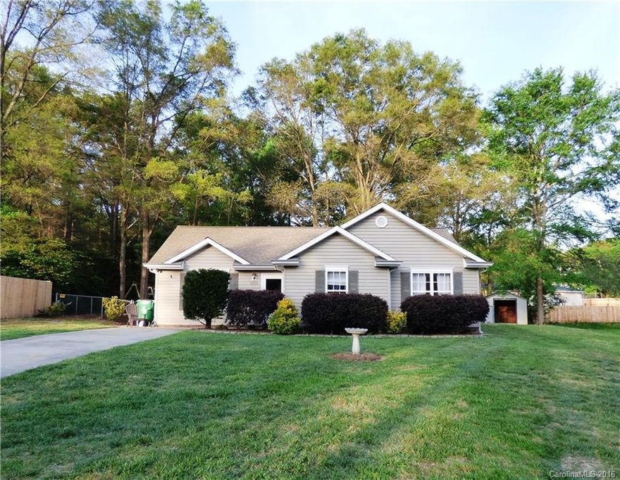 Beautiful home in quiet neighborhood. New carpet and new paint. Fenced backyard with play area. Quick closing possible.