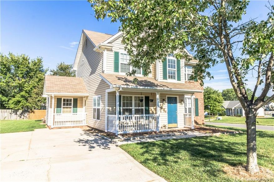 Beautiful home and Move-in Ready with fresh paint and new wood laminated flooring. Upgraded kitchen with granite counter tops and ceramic tiles. Upgraded bathroom with granite counter top and ceramic tiles. Large wooden deck and a front porch. Property is located on a corner lot with lots of backyard, nearly a quarter acre. 
Convenient to I-77 and Lake Wylie. Located near Rivergate shopping center with Target, and many restaurants to choose from! Listing agent is related to seller.