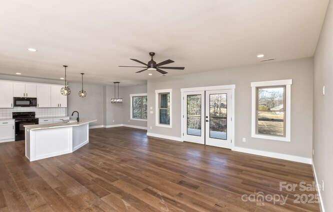 Hutch Mountain Estates - Residential