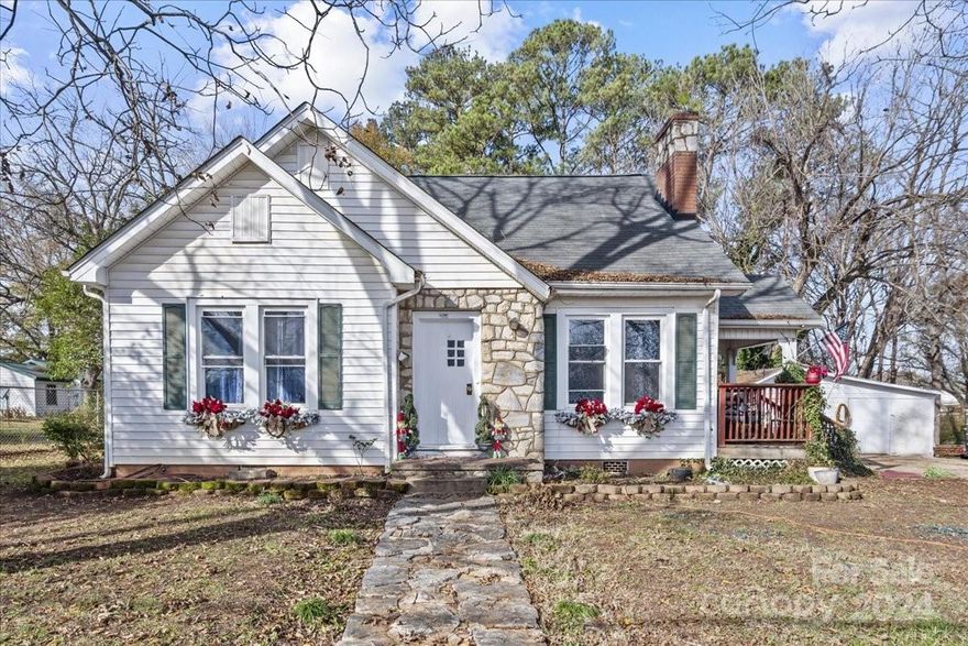 Welcome to the cute bungalow, blocks from downtown Gaffney. It has solid hardwoods, great back yard with lots of space to play, detached garage, side porch, and a cozy fireplace. 2 rooms downstairs, huge primary upstairs with a half bath and extra room that could serve many purposes.