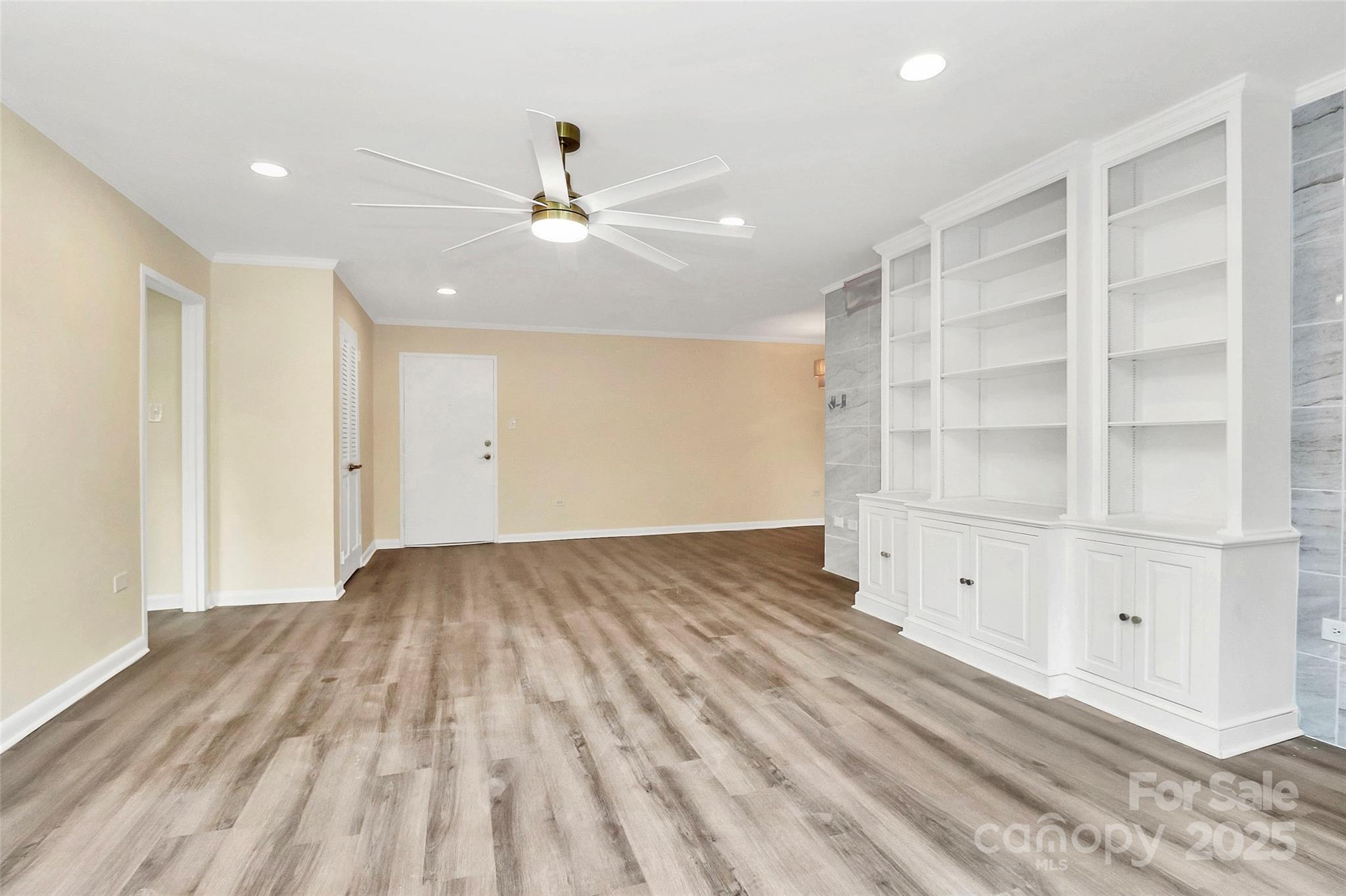 1300 Queens Road 409