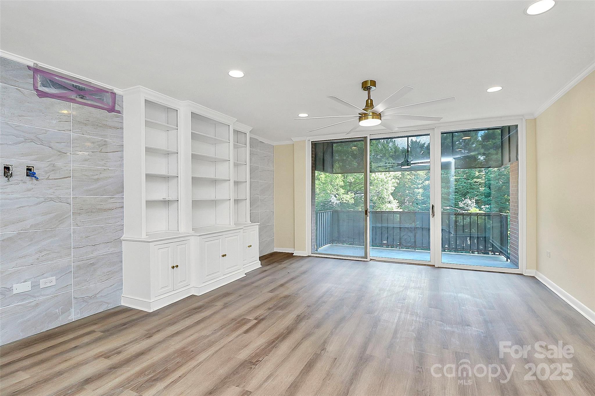 1300 Queens Road 409