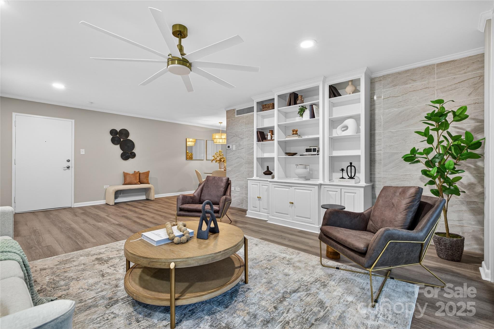 1300 Queens Road 409