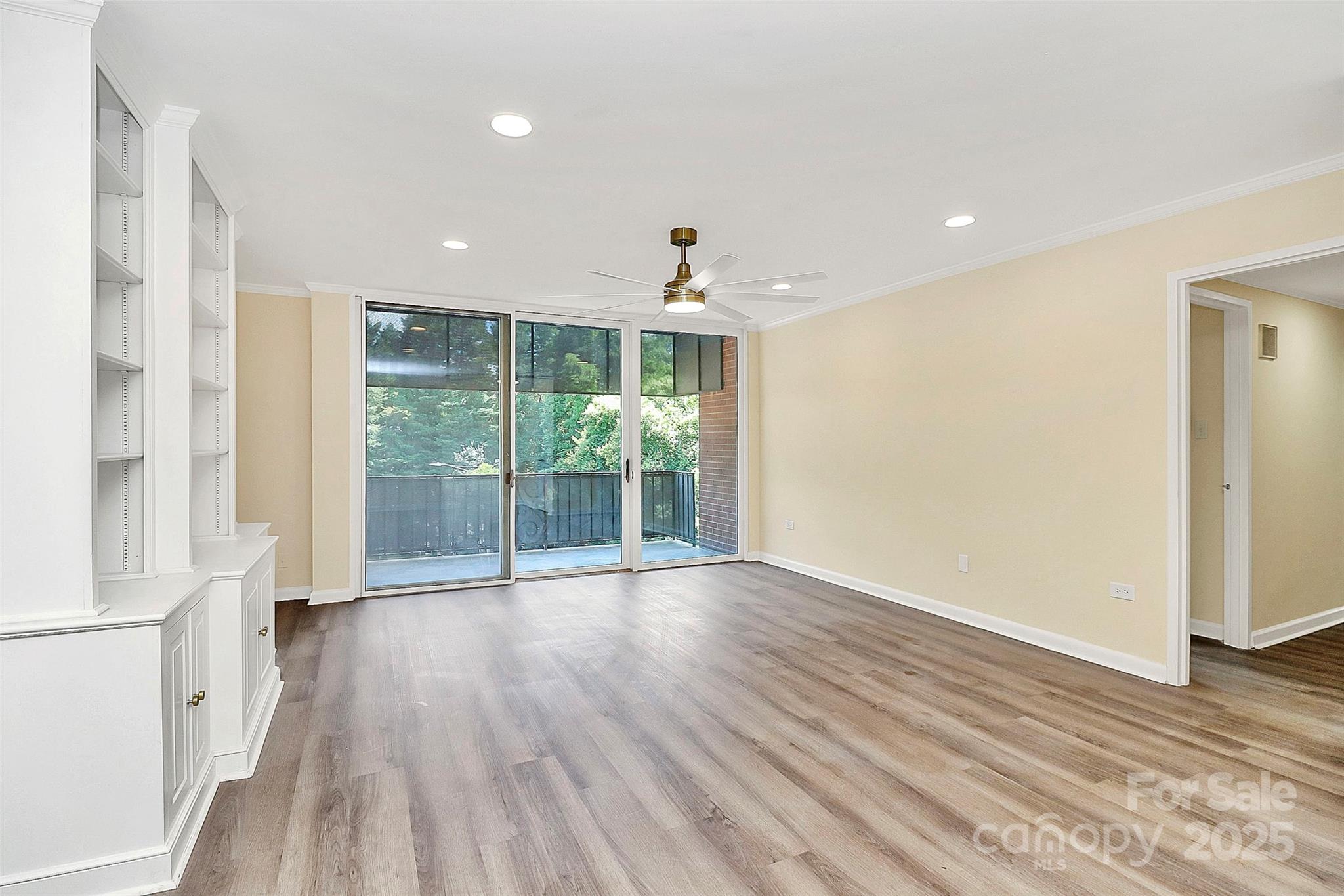 1300 Queens Road 409