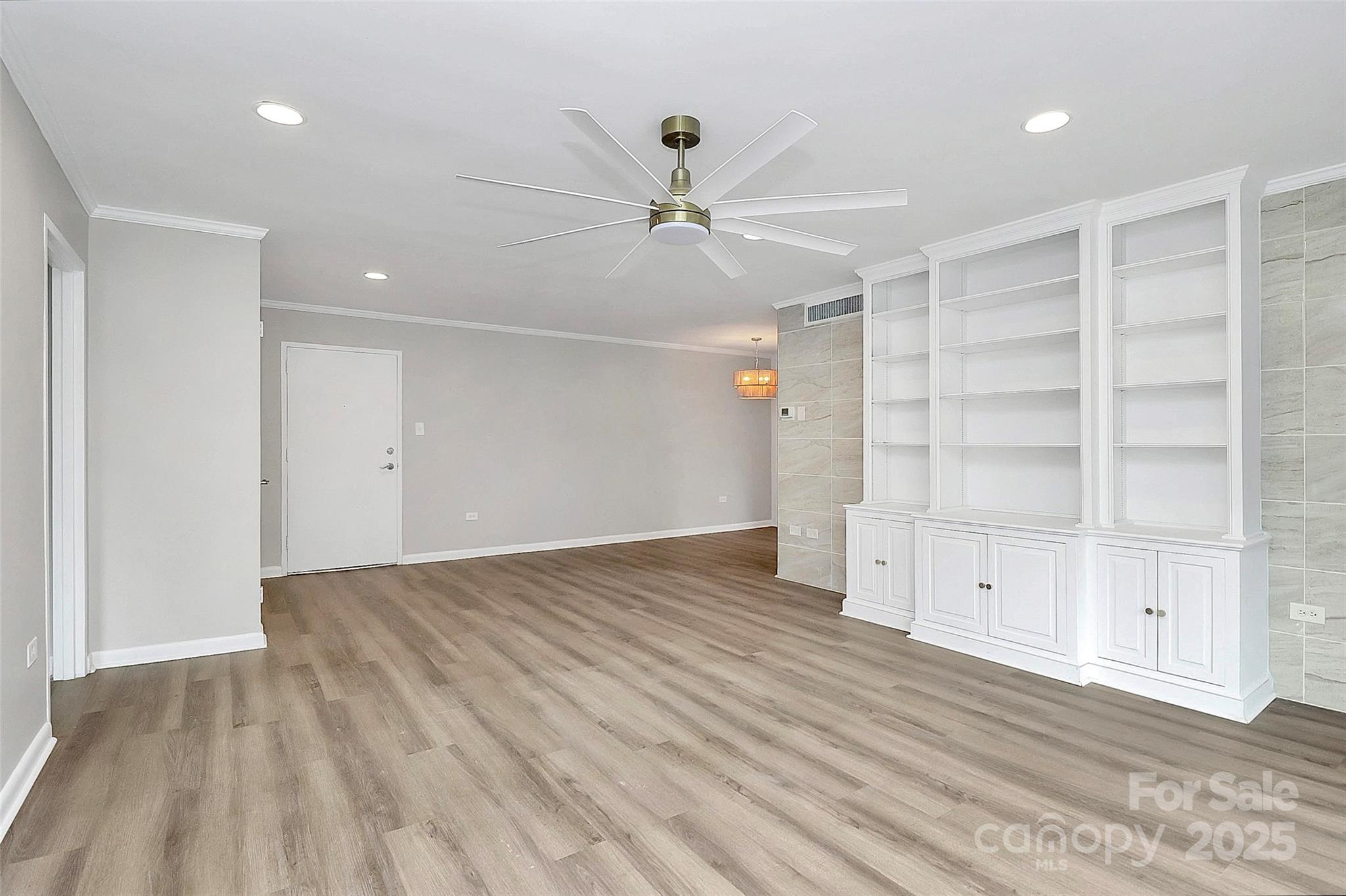 1300 Queens Road 409