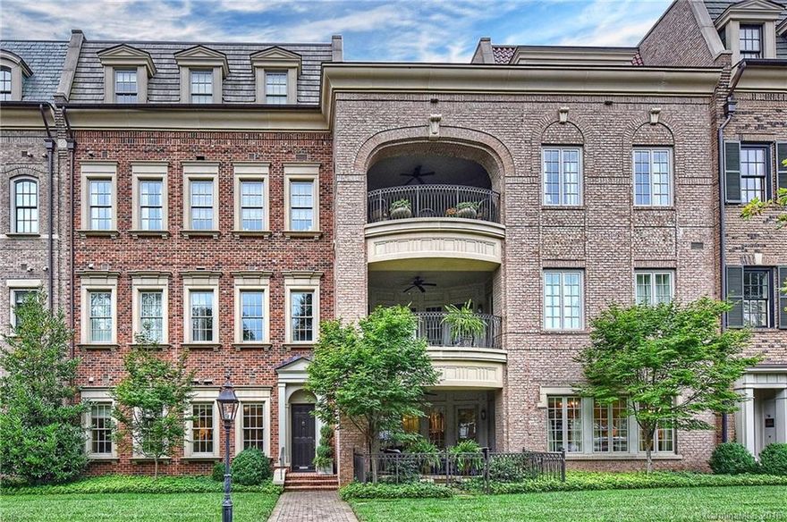 Enjoy all the amenities & perks of luxurious condo living...yet live like single family at 152 Cherokee w/your 1st flr private front entrance & fenced yd. This spectacular residence will exceed expectations w/all the exceptional architectural features & upgrades. The beautiful flowing layout of this home's interiors creates a perfect environment for stylish entertaining & casual daily living. 2 spaces in the parking gar for evenings, but park right in front for come & go access during the day!