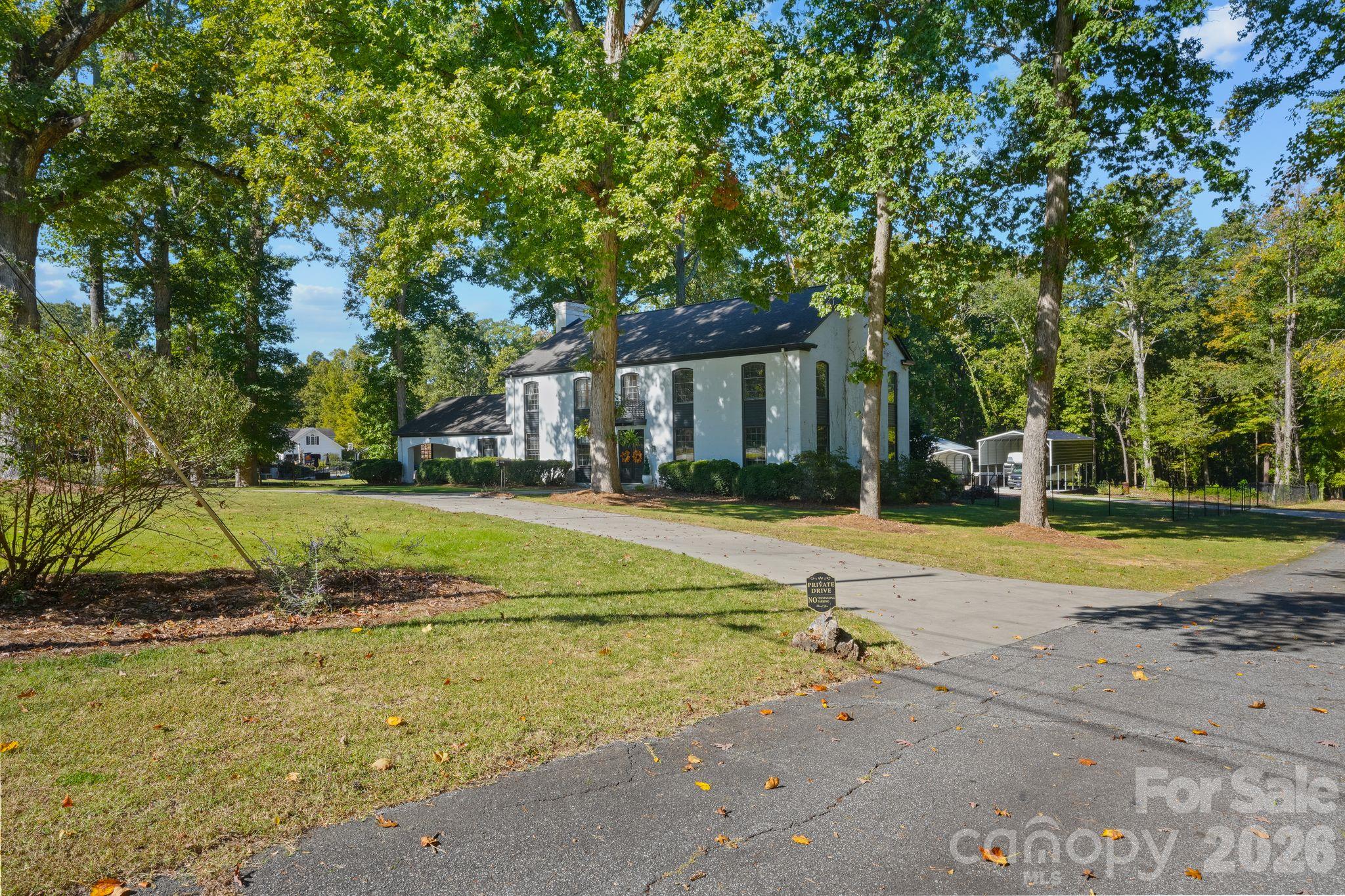 319 N Zion Street