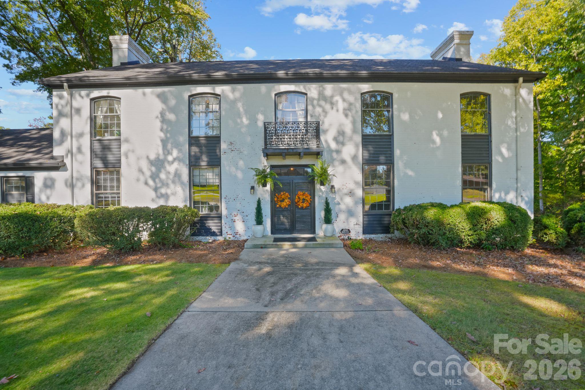 319 N Zion Street