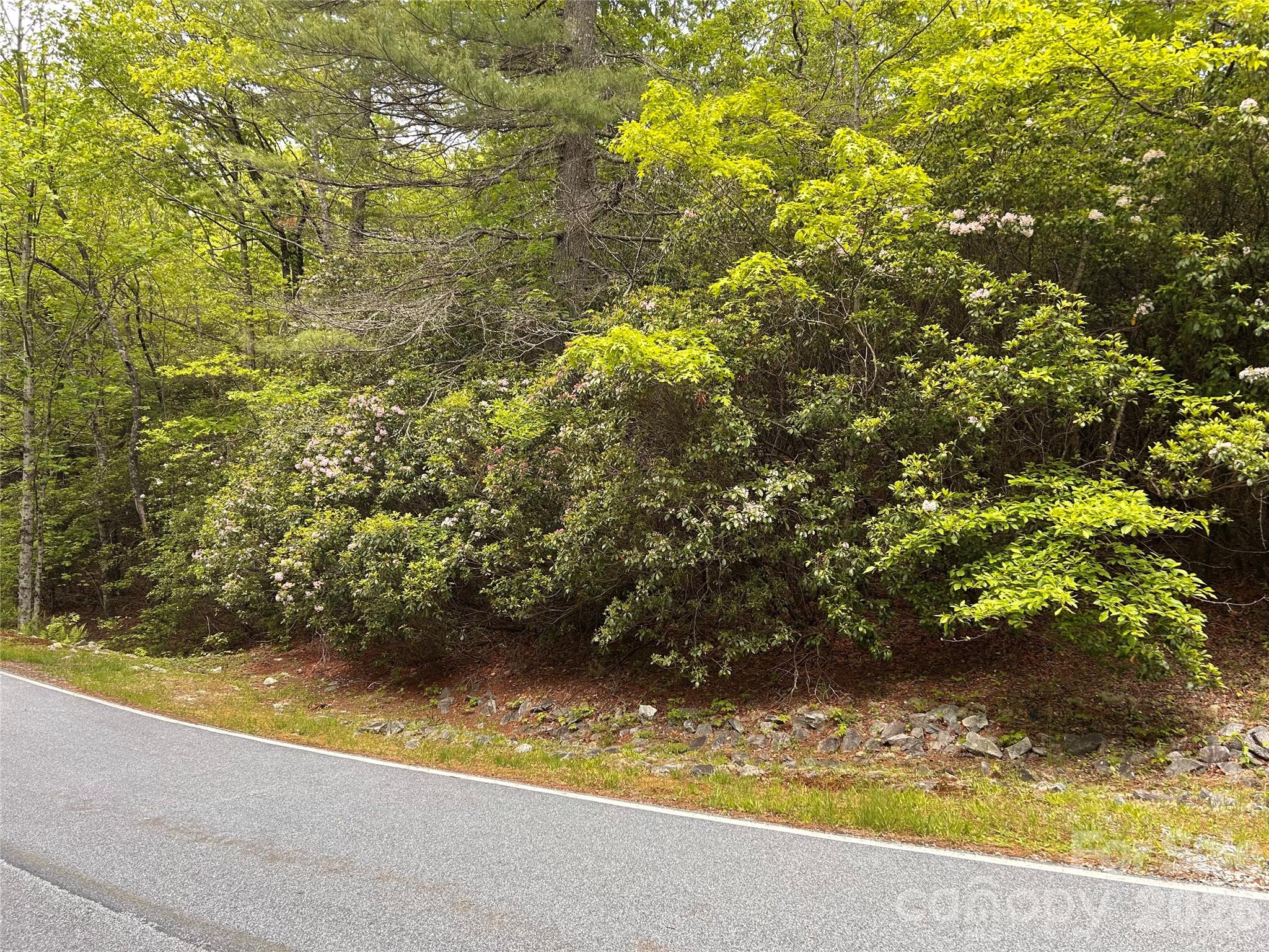 1054 Hawk Mountain Road