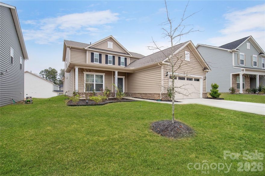 Welcome to 17010 Dogwood Creek Lane in Charlotte — perfectly positioned near Rivergate Shopping Center and Lake Wylie for easy access to shopping, dining, and recreation.
This thoughtfully designed home offers a highly desirable primary suite on the main level, creating both comfort and convenience. The open-concept floorplan is ideal for everyday living and entertaining, featuring wide plank flooring and abundant natural light throughout the main living areas.
The stunning kitchen showcases white cabinetry, a gas stove, and generous prep space, seamlessly flowing into the dining and living areas.
Upstairs, you’ll find a versatile loft space perfect for a second living area, home office, or playroom. Three additional bedrooms provide ample space, including one with a private ensuite bath. A spacious secondary bathroom with double sinks adds functionality for family or guests.
Step outside to enjoy the covered back porch — a perfect spot for morning coffee, evening relaxation, or casual outdoor entertaining.
Located in a small neighborhood setting, this home offers a wonderful balance of privacy and accessibility in one of Charlotte’s most convenient areas.