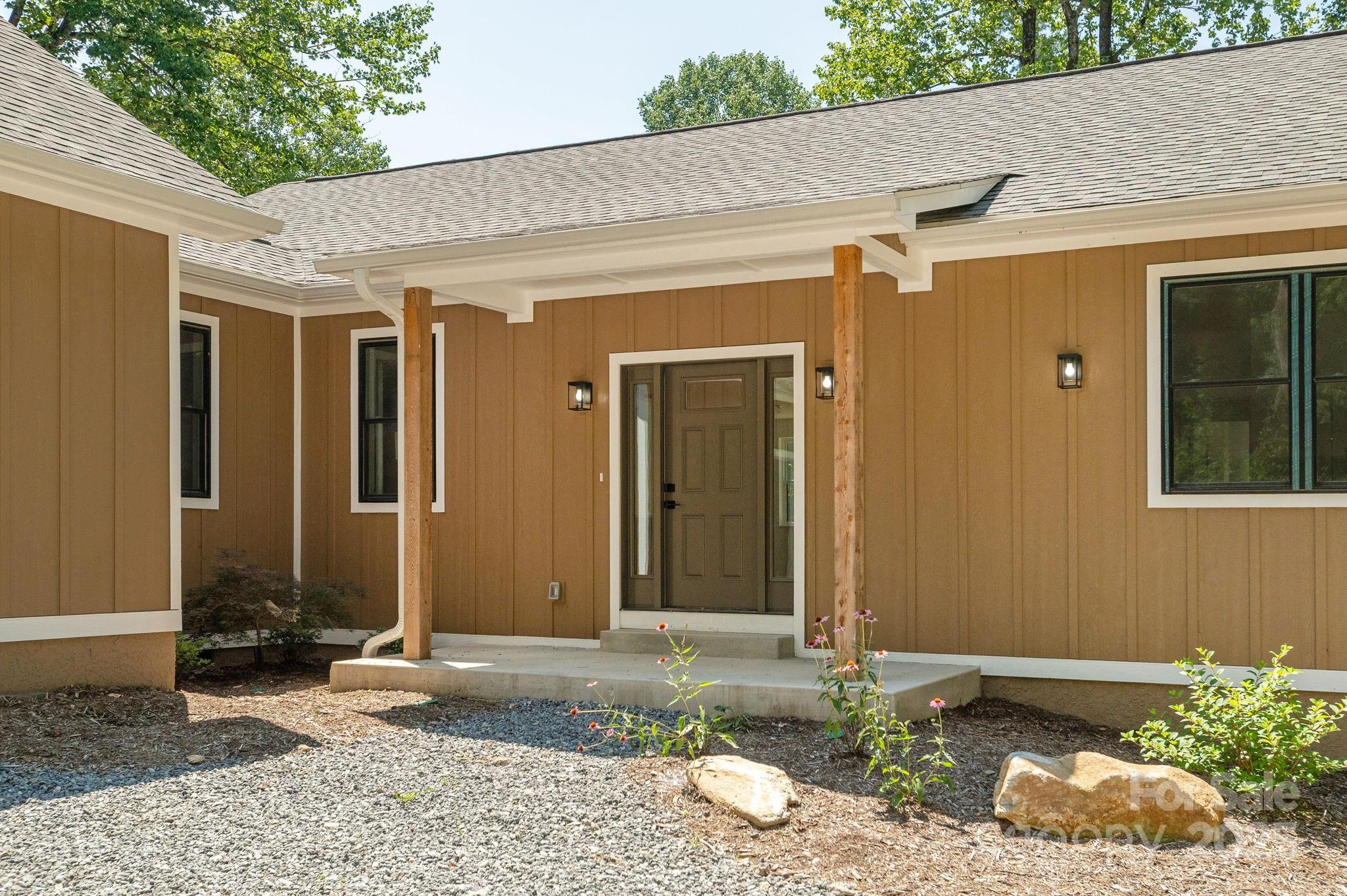 654 Hollybrook Drive