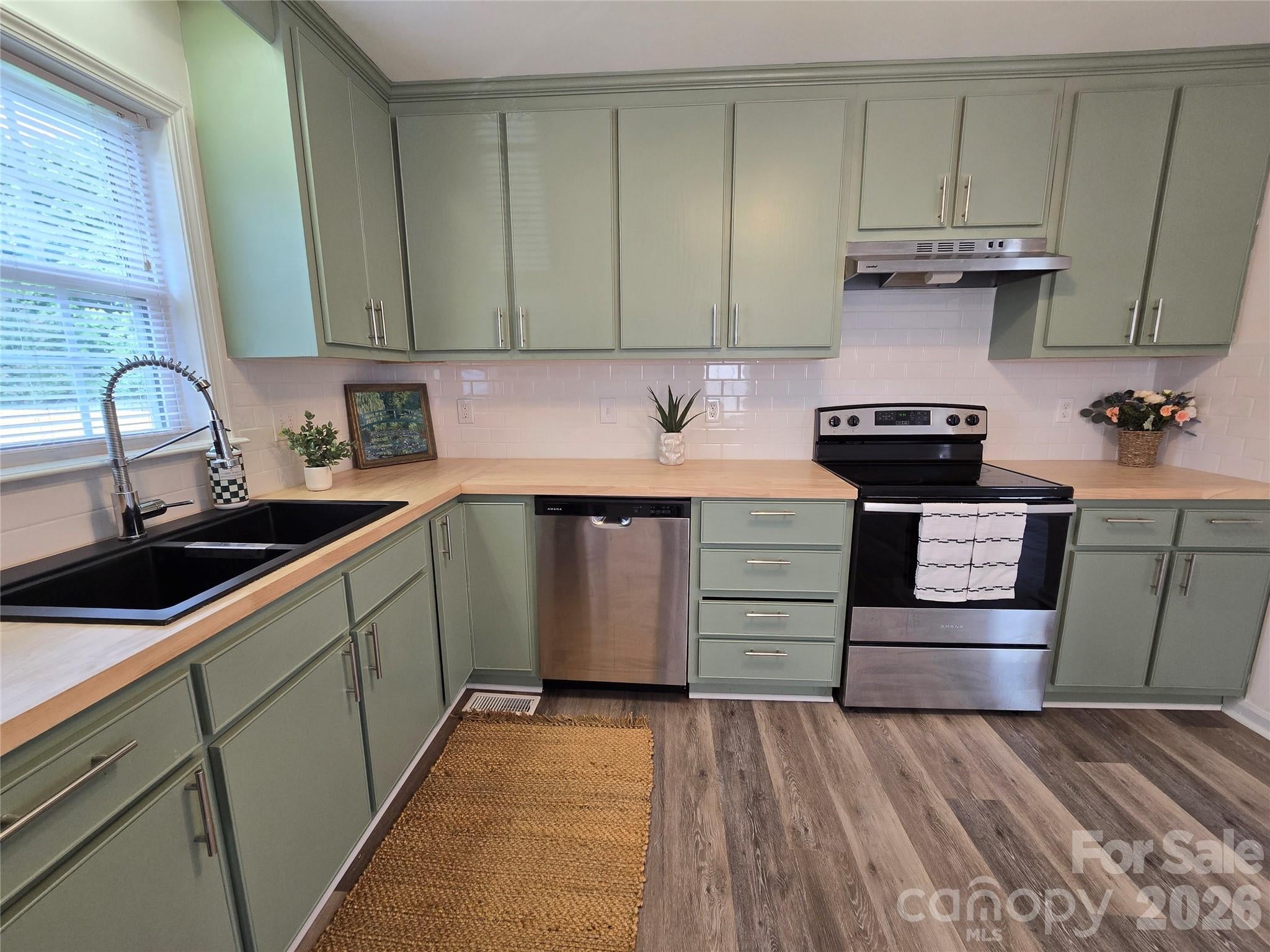 118 Oakwood Avenue