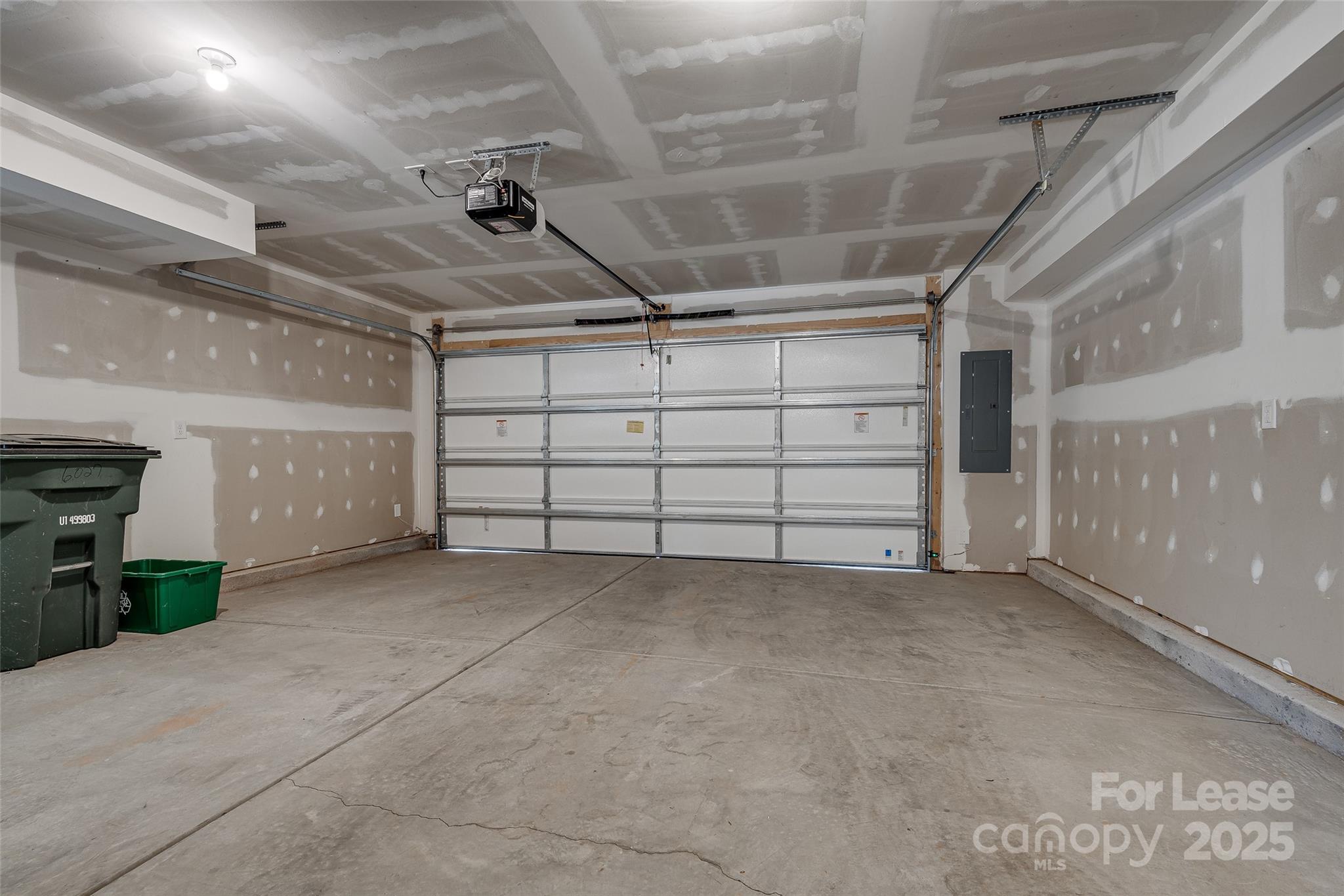 Hudson Oaks Townhomes - Residential Lease