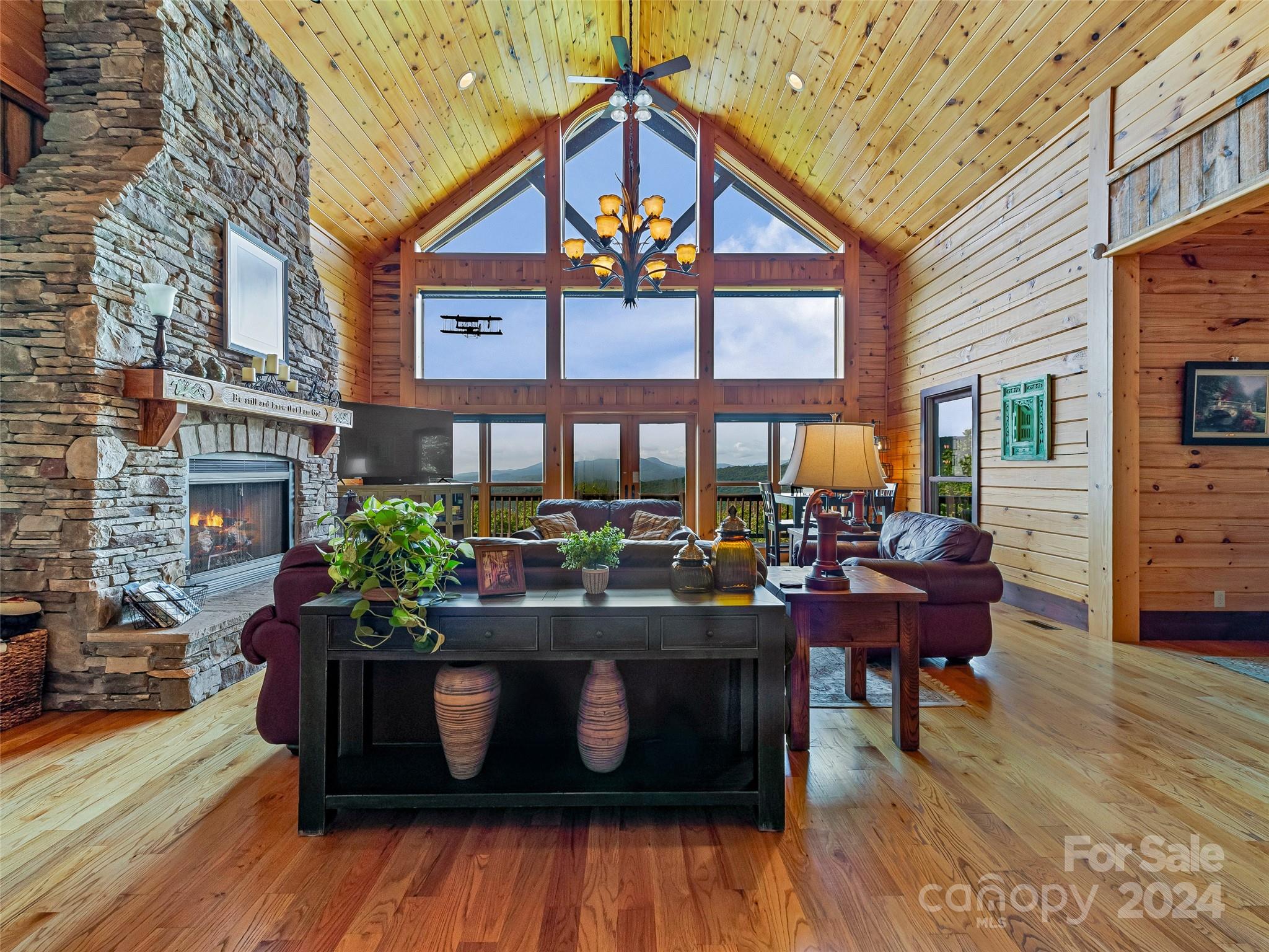 2585 Ivy Lane