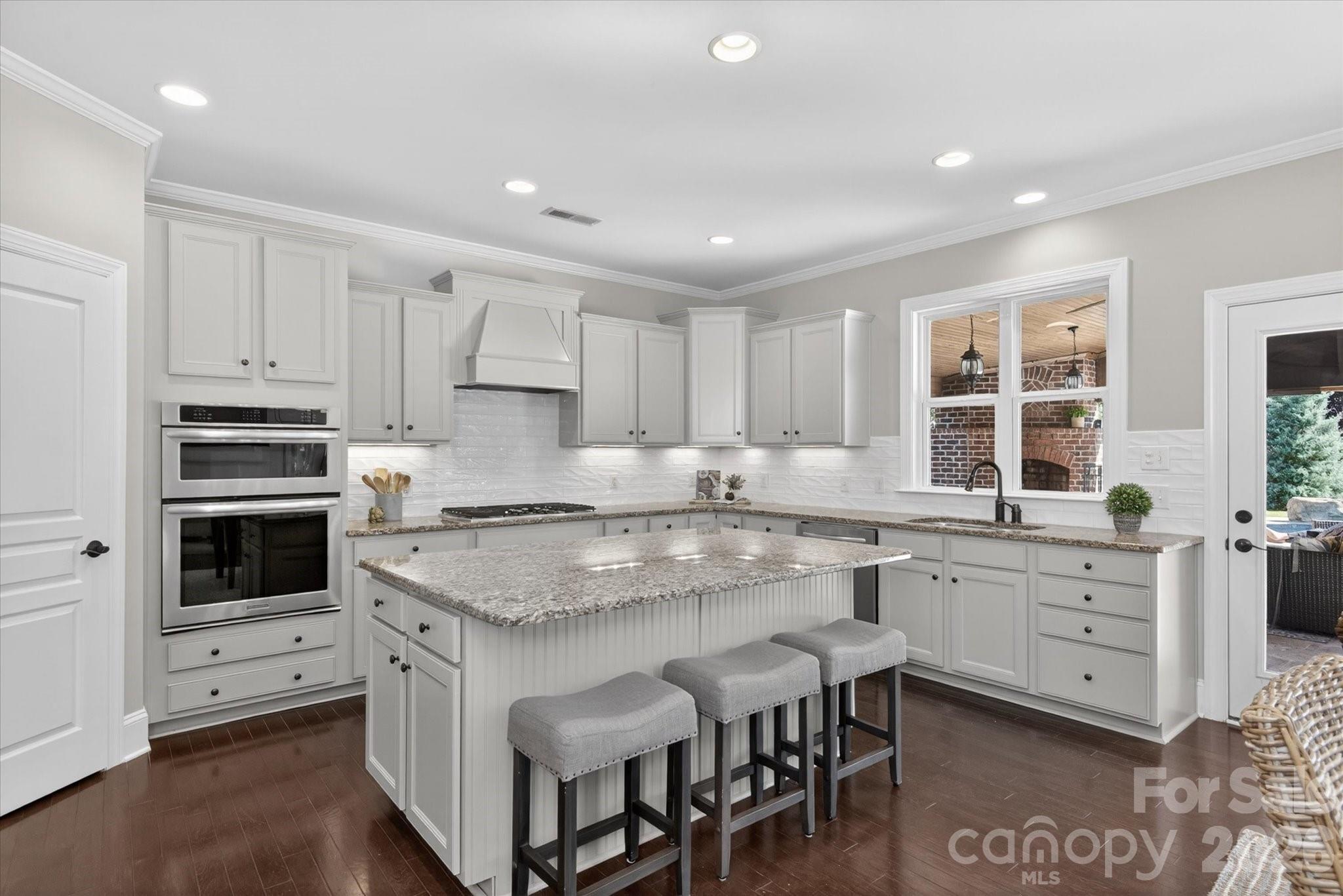 The Chimneys of Marvin - Residential