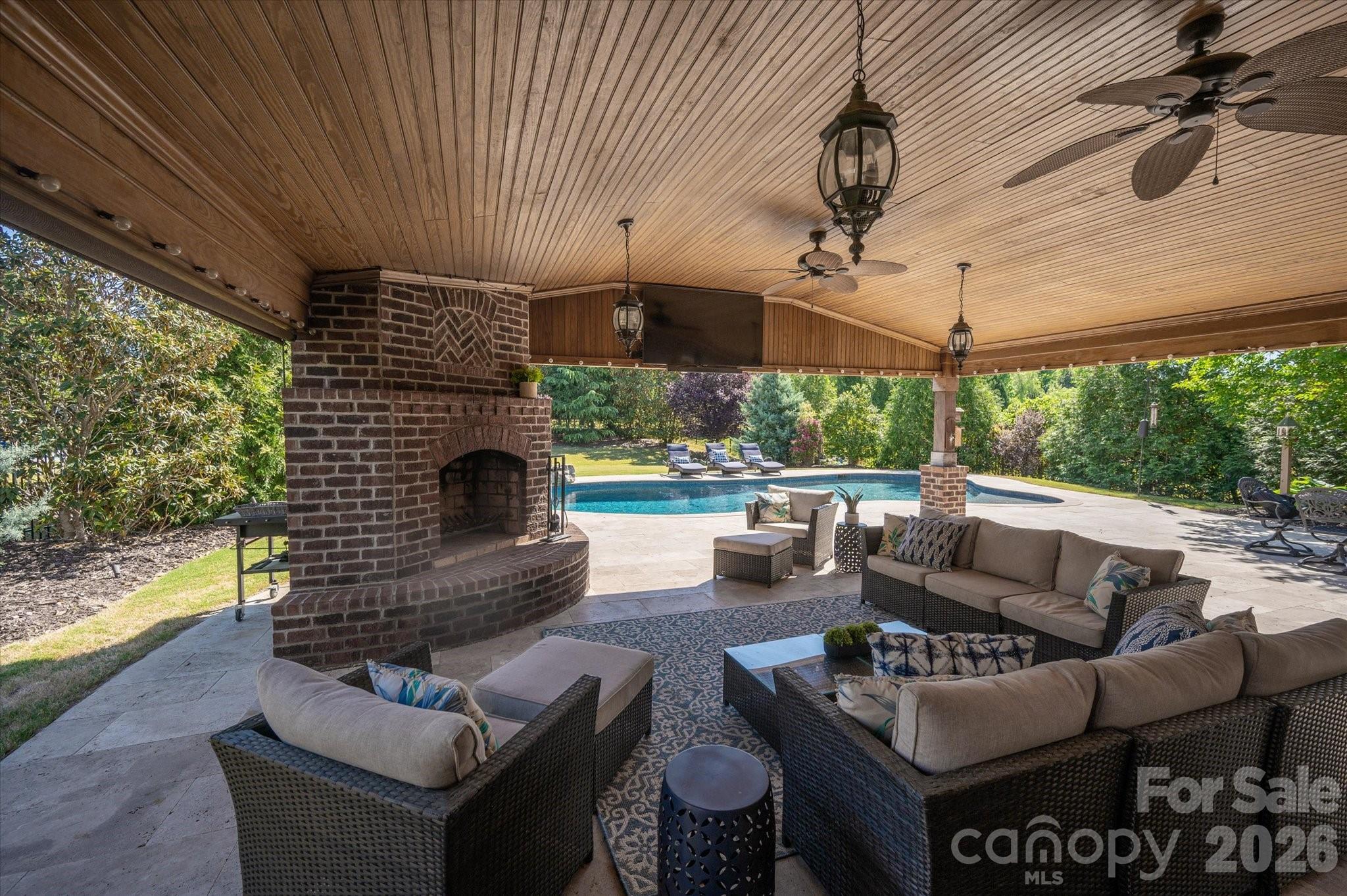 The Chimneys of Marvin - Residential