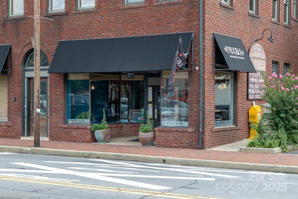 32 Hendersonville Road