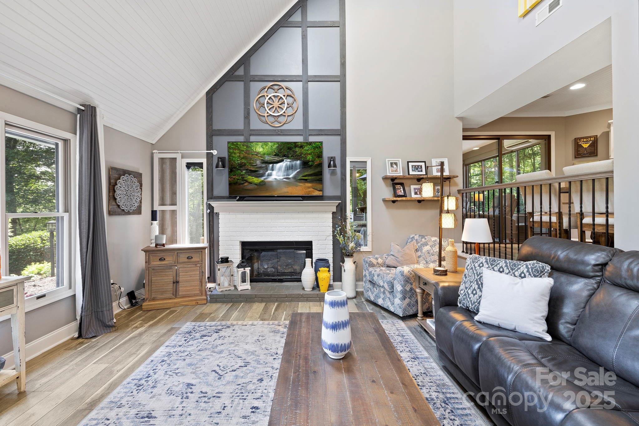 2440 W Cumming Woods Lane