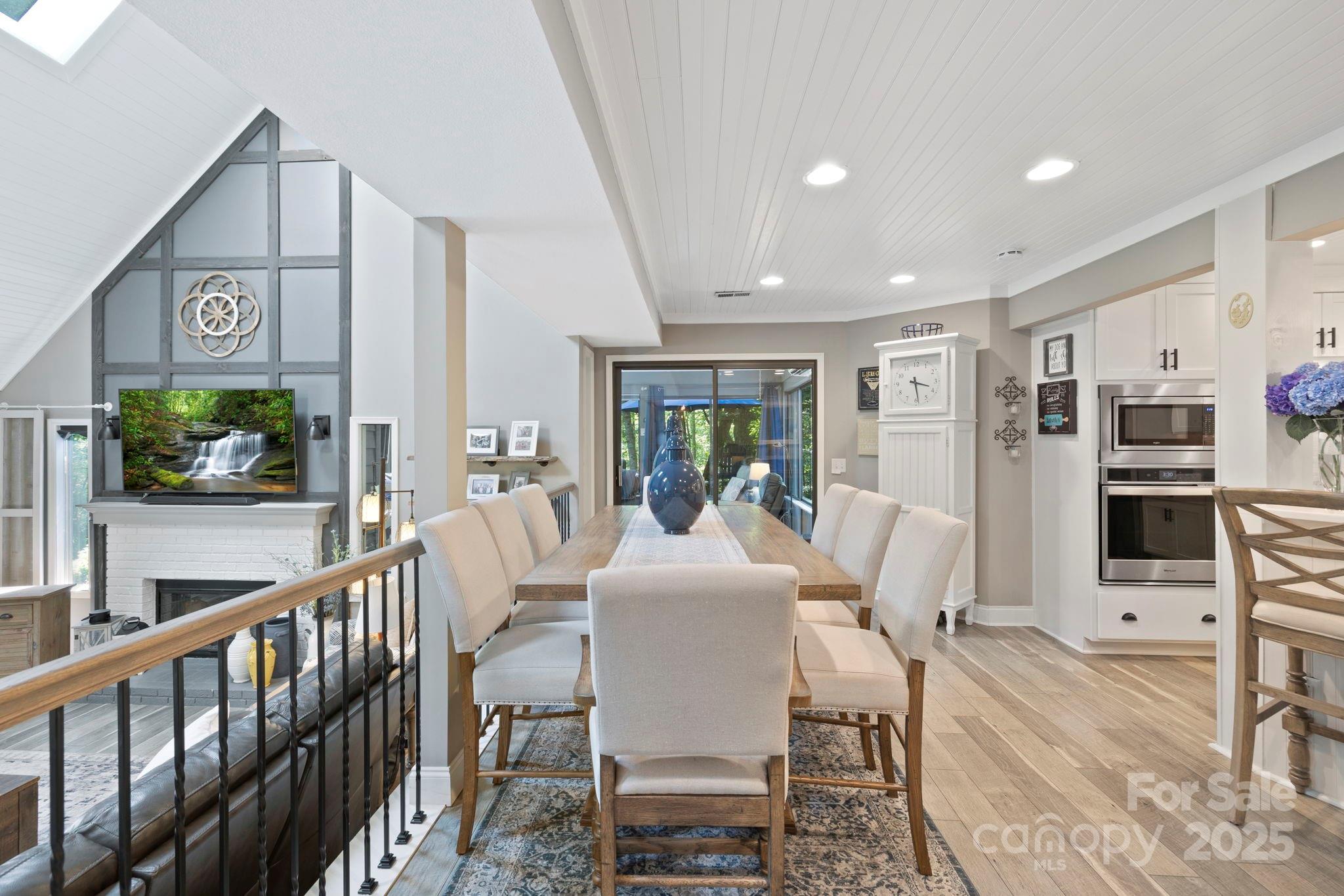 2440 W Cumming Woods Lane