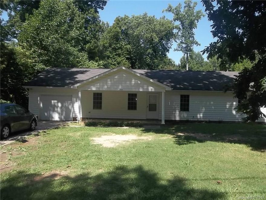 Great house on large level lot.  New carpet.  Nice large laundry room with sink.  Owner will accept pets but requires $600 pet fee.  Owner will not maintain appliances.  There is a well that is shared with house next door and septic system for the property.