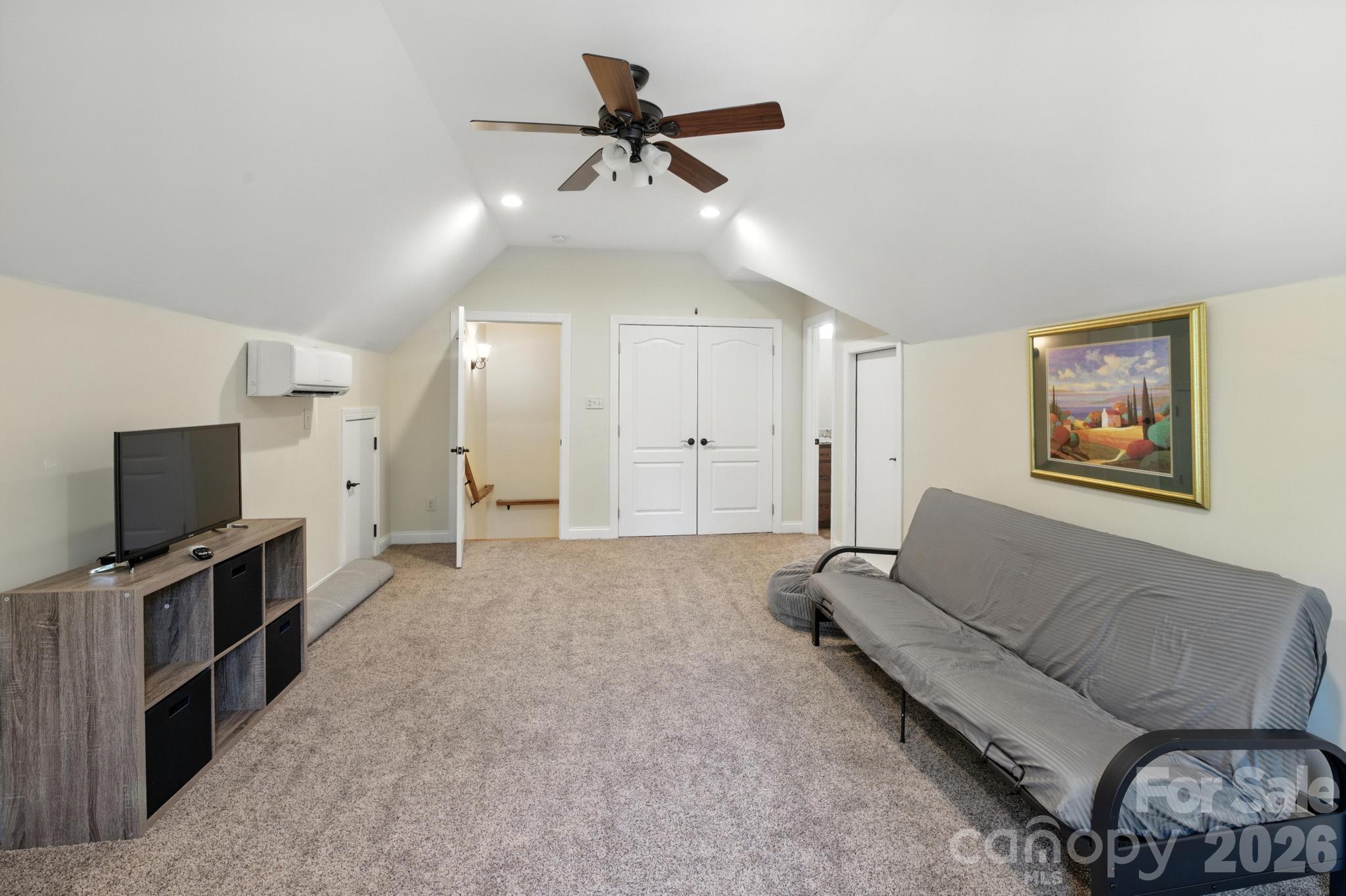 EDGEWATER - Residential